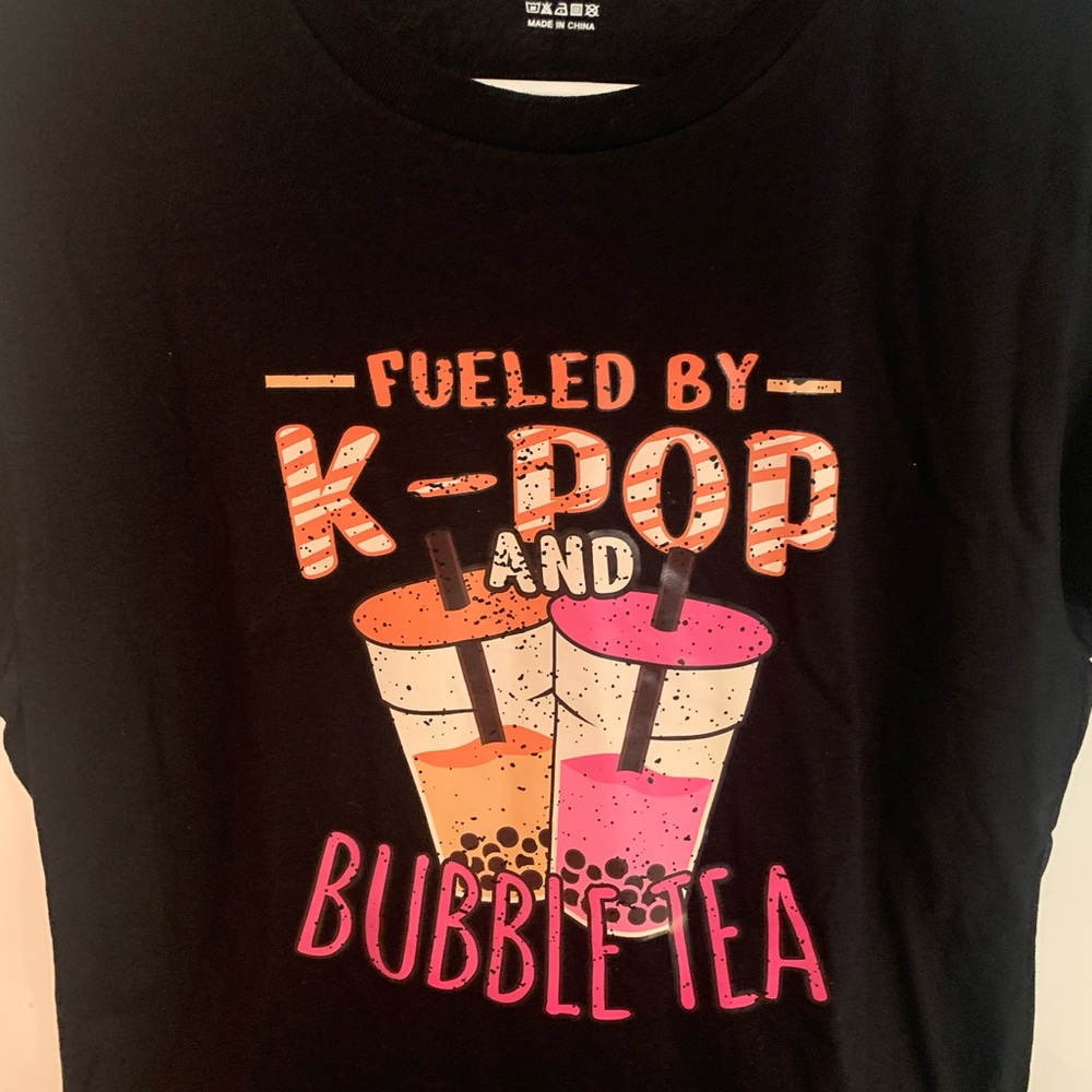 Powered By K-Pop And Bubble Tea Black T Shirt KPop Music Tee Size Medium - Picture 3 of 6